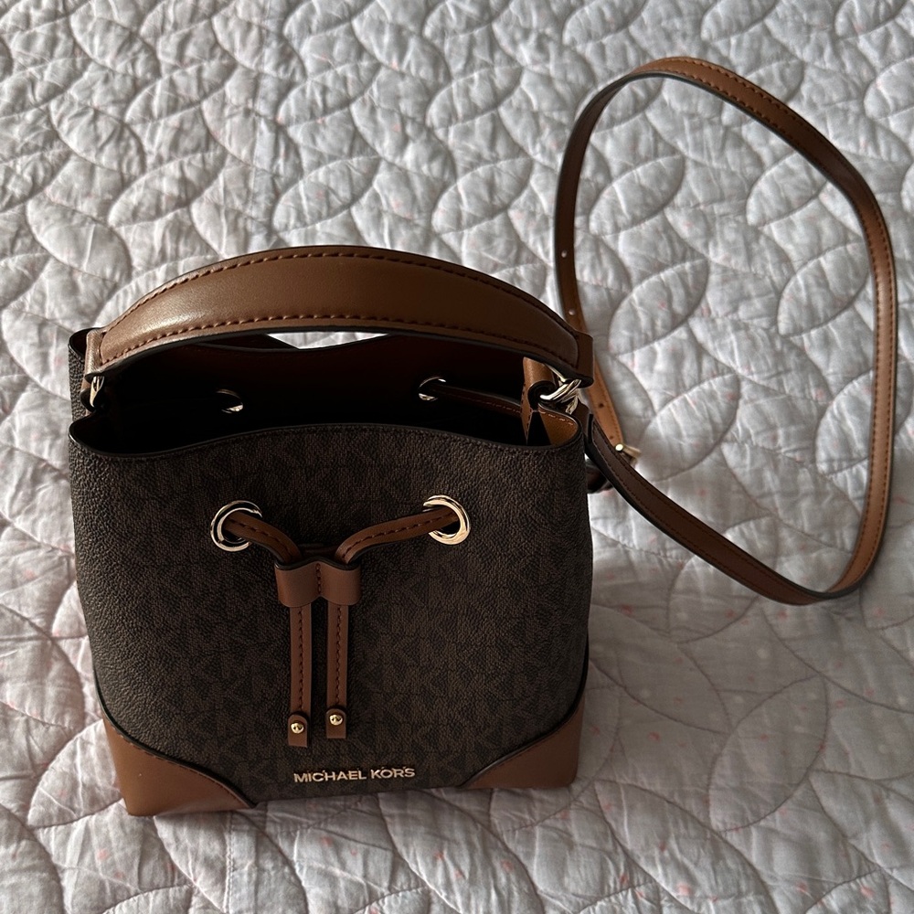 Like New: Michael Kors Brown Bucket Bag
